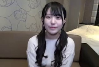 害羞的女人美丽的年轻女士不安的旋律